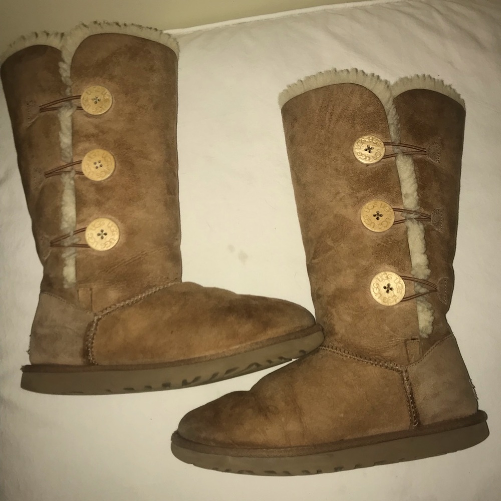 Triple Bailey Button Uggs - Picture 4 of 6